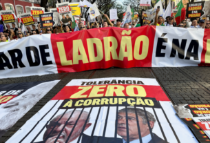 Manifestantes protestam nas ruas de Lisboa contra presença de Lula no Parlamento português