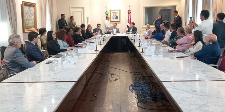 FAMEM: Miltinho Aragão participa de reunião para assinar o termo de criação do CIPAE