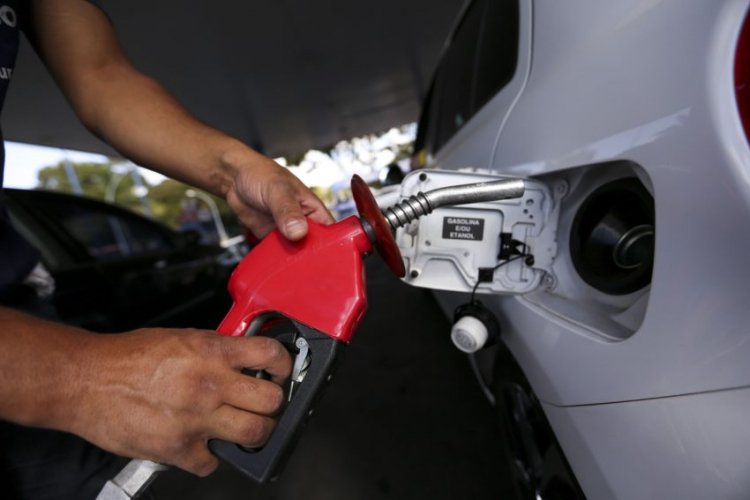 Preço médio da gasolina sobe pela segunda semana seguida e chega a R$ 5,51