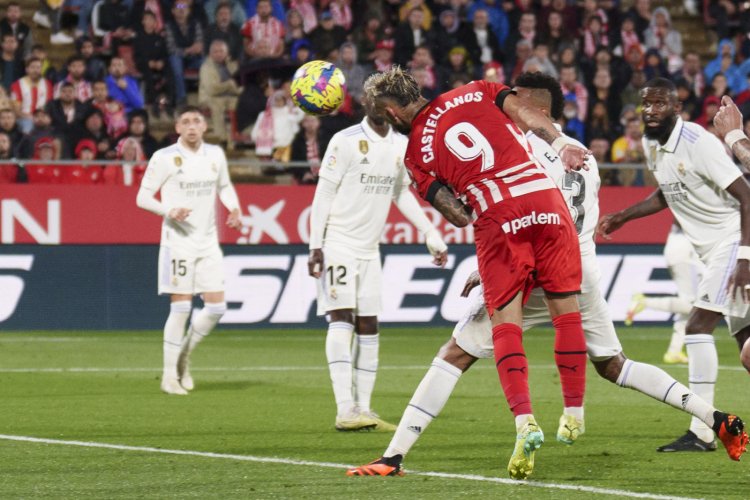 Real Madrid leva quatro gols de Taty Castellanos, perde para o Girona e fica mais longe do título no Espanhol