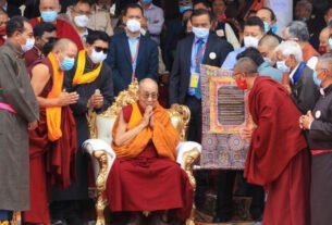 Polêmica: Dalai lama pede a criança para ‘chupar sua língua’ durante audiência e se desculpa após repercussão negativa