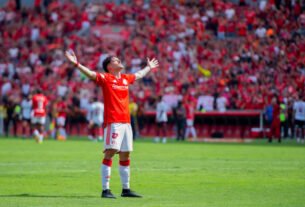 Com gol de Maurício no último lance, Inter vira sobre o Flamengo no Beira-Rio