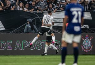 Na estreia no Campeonato Brasileiro, Corinthians vence o Cruzeiro por 2 a 1