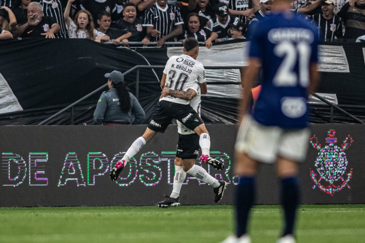 Na estreia no Campeonato Brasileiro, Corinthians vence o Cruzeiro por 2 a 1