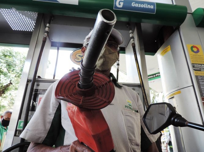 Apesar de alta na gasolina, prévia da inflação indica desaceleração e fica em 0,57% em abril