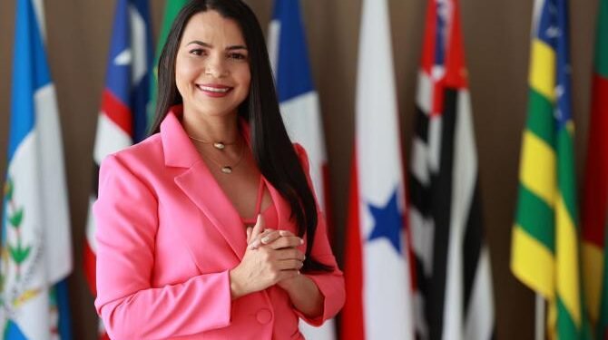 Janaína Ramos: Deputada protocola projetos de lei que tratam da proteção a crianças e adolescentes