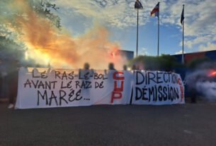 Após derrota, torcida do PSG protesta no CT: ‘Ninguém respeita mais vocês’