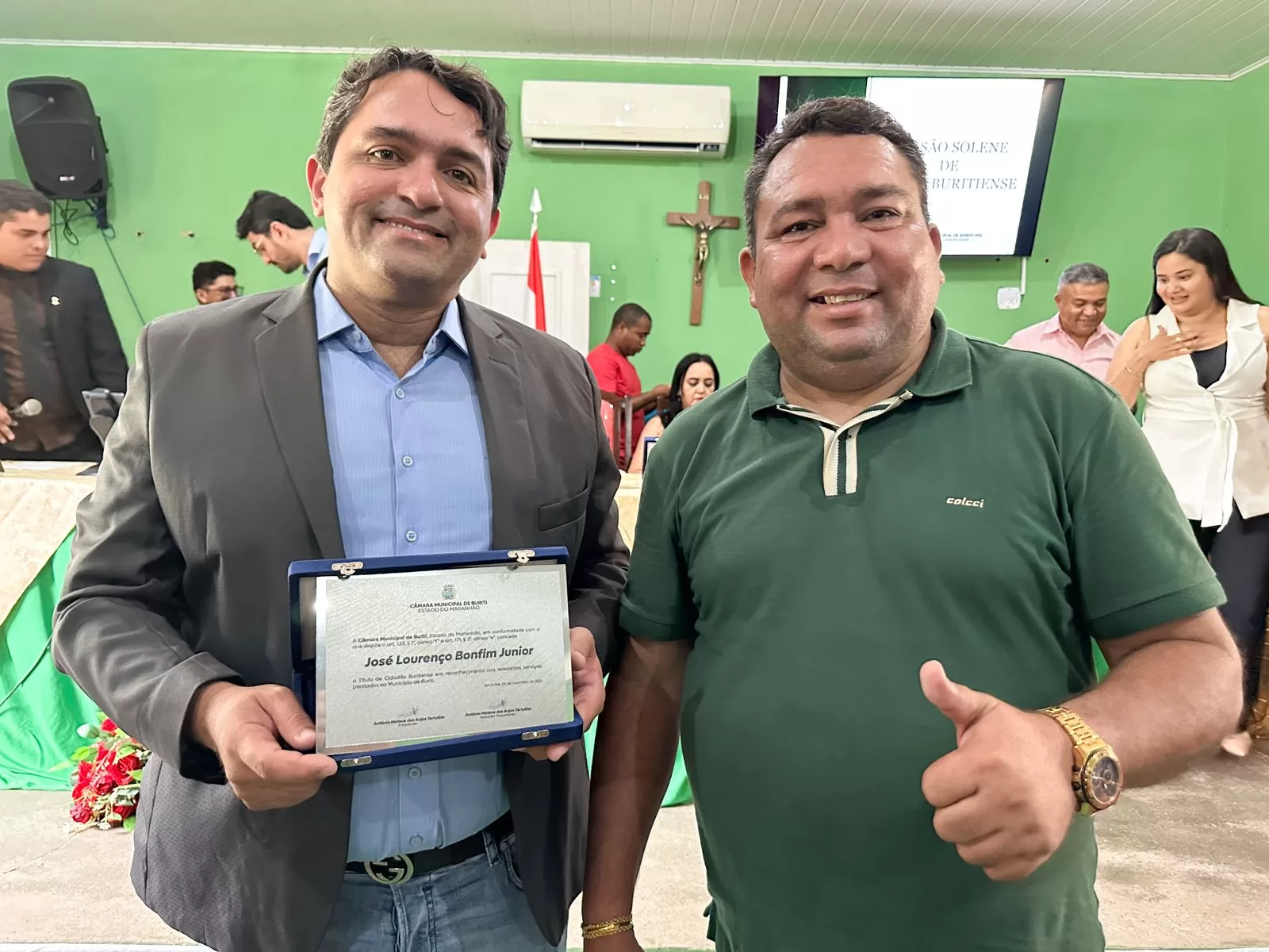Junior Lourenço recebe Título de Cidadão Buritiense