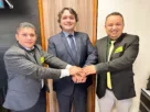 Deputado  Júnior Lourenço recebe prefeitos no gabinete durante Marcha dos Prefeitos
