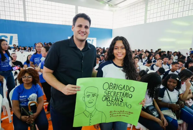 Governo do Estado entrega tablets a mais 1.461 alunos e equipamentos a agentes de saúde em Rosário